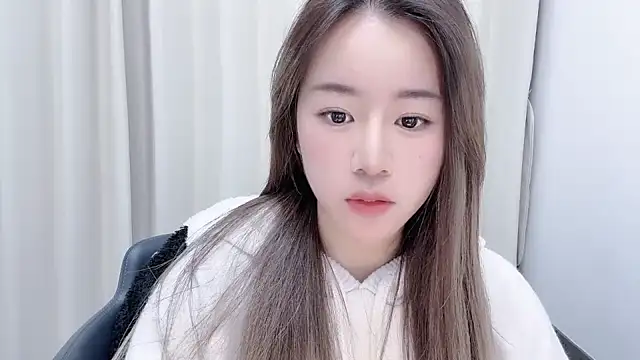 chloe-01 online show from 12/24/24, 12:22