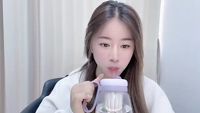 chloe-01 online show from 01/14/25, 04:25