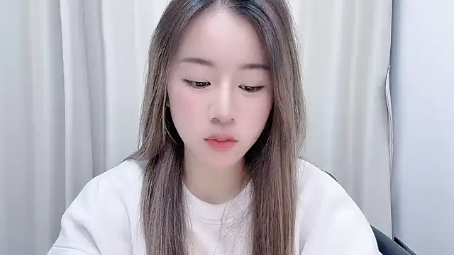 chloe-01 online show from 01/24/25, 12:52