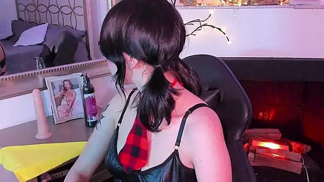 Snapshot of NattashaHotson chatting on 01/16/25, 05:00 NattashaHotson online show from 01/16/25, 05:00