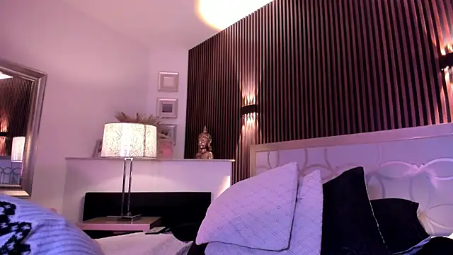 Snapshot of NattashaHotson chatting on 10/30/25, 09:55 NattashaHotson online show from 10/30/25, 09:55