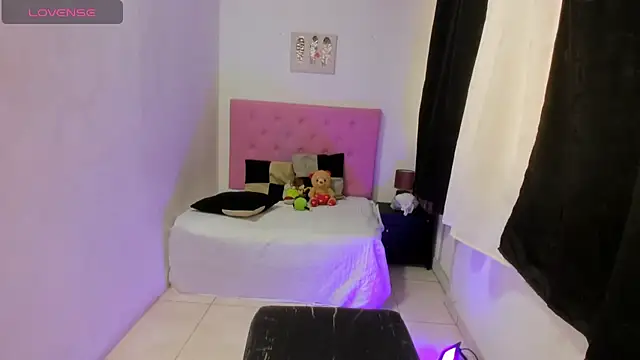 issa kitty online show from 10/23/25, 08:18