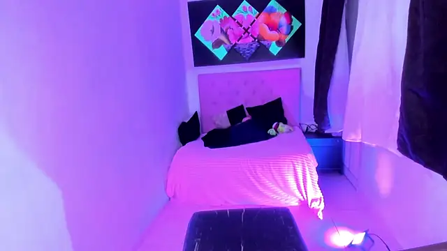 issa kitty online show from 11/20/25, 10:42