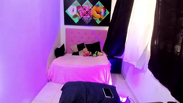 issa kitty online show from 11/21/25, 07:12