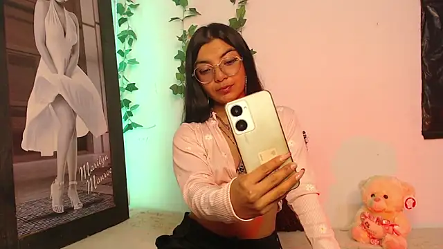 Snapshot of sofi_soft_ chatting on 01/20/25, 11:43 sofi soft online show from 01/20/25, 11:43
