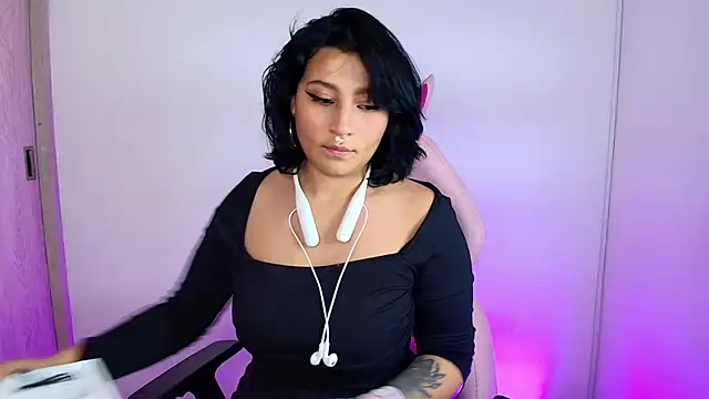 Pauilina online show from 01/13/25, 08:48