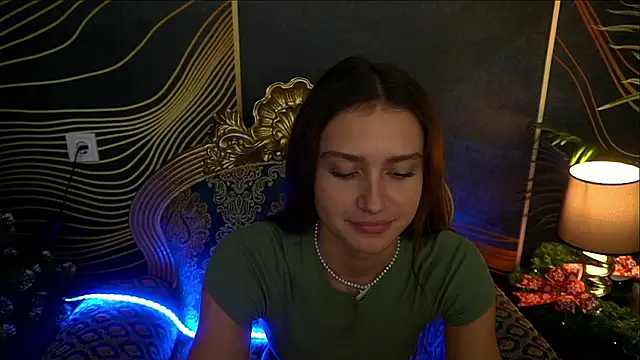 Snapshot of ValeryRoyale chatting on 12/04/24, 02:37 ValeryRoyale online show from 12/04/24, 02:37