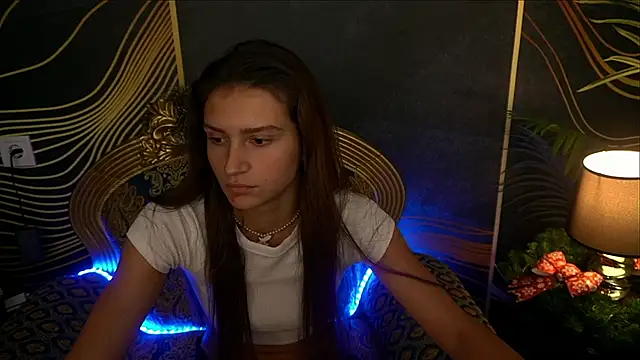 Snapshot of ValeryRoyale chatting on 12/20/24, 01:54 ValeryRoyale online show from 12/20/24, 01:54