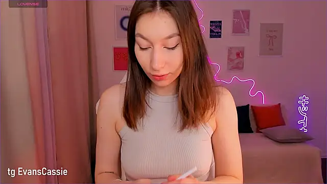 Snapshot of Cassie_Ice chatting on 01/12/25, 04:21 Cassie Ice online show from 01/12/25, 04:21