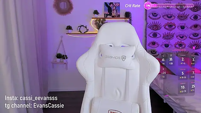Snapshot of Cassie_Ice chatting on 03/23/25, 03:21 Cassie Ice online show from 03/23/25, 03:21
