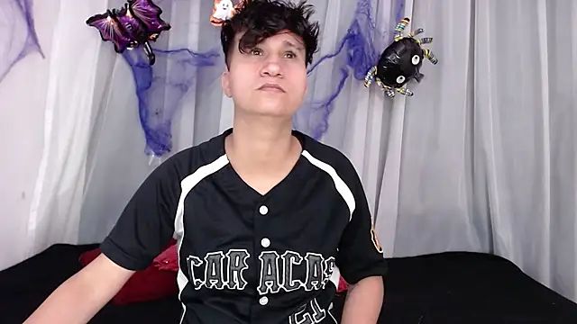 Snapshot of Im_Milan_Rs chatting on 10/16/25, 04:13 Im Milan Rs online show from 10/16/25, 04:13