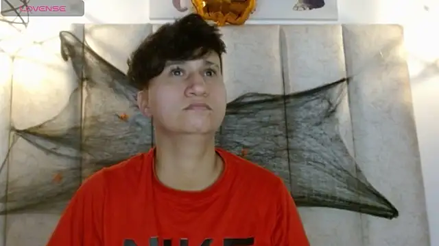 Snapshot of Im_Milan_Rs chatting on 10/17/25, 04:15 Im Milan Rs online show from 10/17/25, 04:15