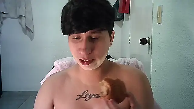 Snapshot of Im_Milan_Rs chatting on 11/18/25, 01:55 Im Milan Rs online show from 11/18/25, 01:55