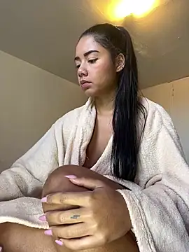 Snapshot of _Luana chatting on 12/13/24, 11:55  Luana online show from 12/13/24, 11:55