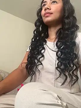 Snapshot of _Luana chatting on 12/26/24, 09:11  Luana online show from 12/26/24, 09:11