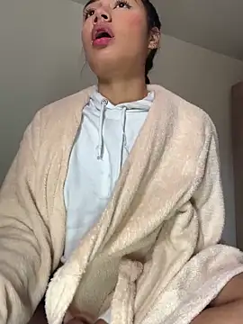 Snapshot of _Luana chatting on 12/30/24, 12:42  Luana online show from 12/30/24, 12:42