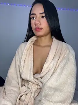 Snapshot of _Luana chatting on 01/13/25, 12:24  Luana online show from 01/13/25, 12:24