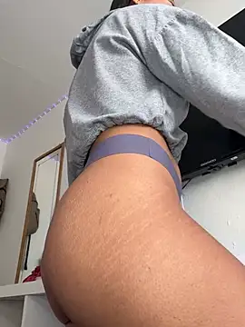 Snapshot of _Luana chatting on 01/14/25, 08:52  Luana online show from 01/14/25, 08:52