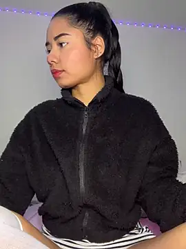 Snapshot of _Luana chatting on 01/17/25, 12:52  Luana online show from 01/17/25, 12:52