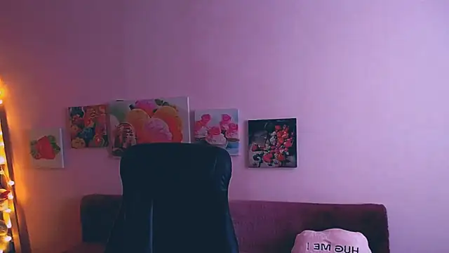 Hot Milady online show from 02/06/25, 07:35