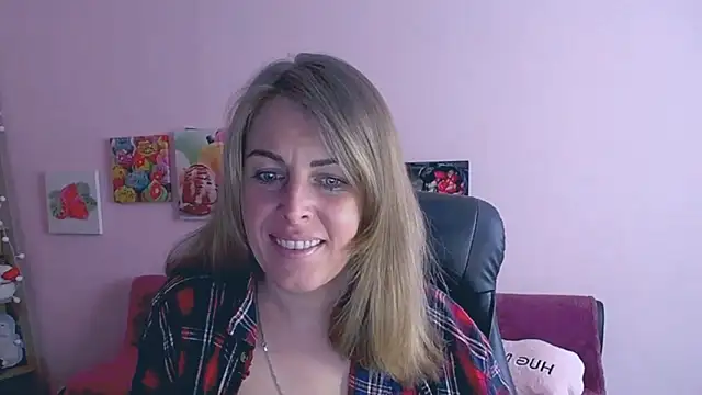 Hot Milady online show from 03/04/25, 08:24