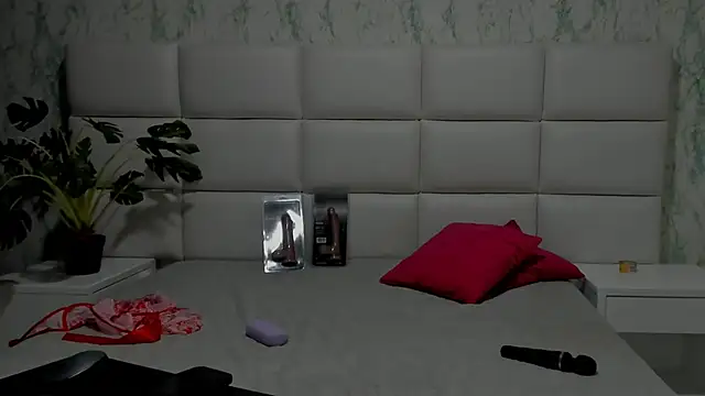 Snapshot of SLIM_PETITE_ chatting on 03/01/25, 03:21 SLIM PETITE online show from 03/01/25, 03:21