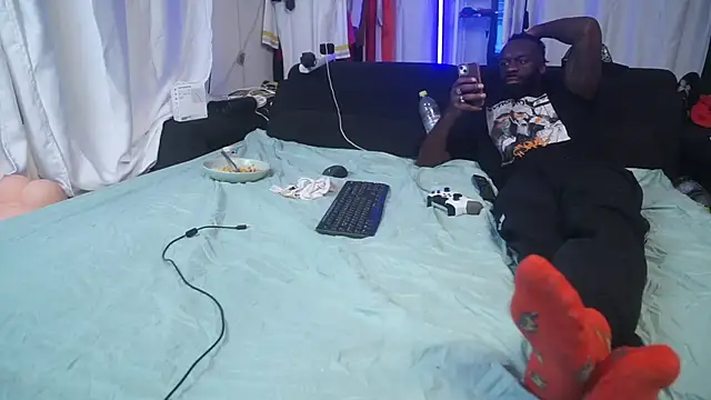 MacTroy online show from 11/05/25, 06:30