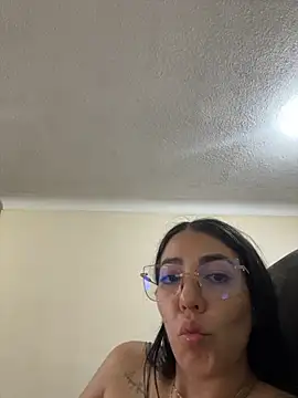 StaceyJones1 online show from 11/05/25, 02:11