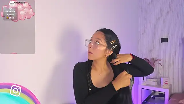 Valery wang online show from 11/04/25, 12:04