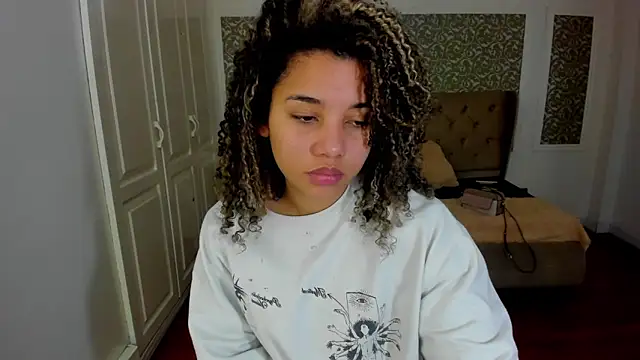 Snapshot of Mayaa_ross chatting on 09/13/25, 01:49 Mayaa ross online show from 09/13/25, 01:49