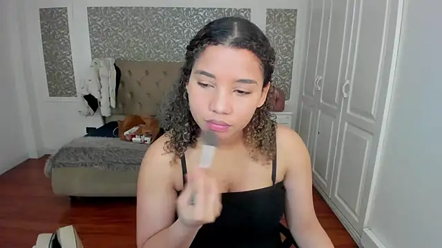 Snapshot of Mayaa_ross chatting on 10/07/25, 01:47 Mayaa ross online show from 10/07/25, 01:47