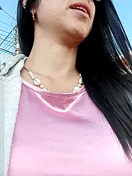 Snapshot of VALERY-03_ chatting on 12/26/24, 12:27 VALERY-03 online show from 12/26/24, 12:27