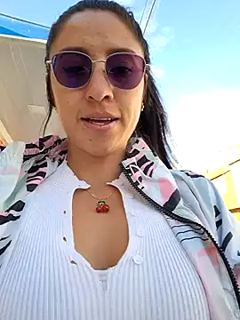 Snapshot of VALERY-03_ chatting on 02/01/25, 12:37 VALERY-03 online show from 02/01/25, 12:37