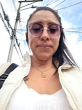 Snapshot of VALERY-03_ chatting on 02/13/25, 12:32 VALERY-03 online show from 02/13/25, 12:32