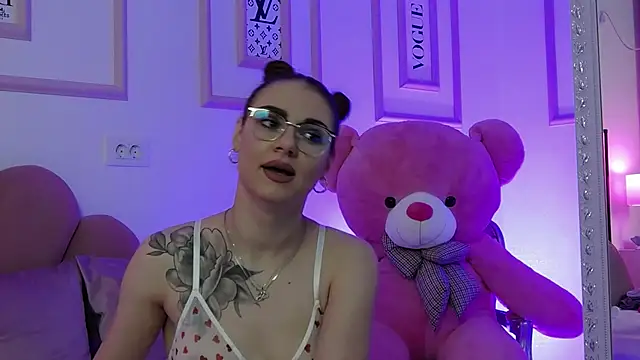 Abby  White online show from 02/04/25, 05:01