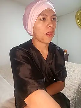 Snapshot of giuliana_andrade chatting on 10/11/25, 12:10 giuliana andrade online show from 10/11/25, 12:10