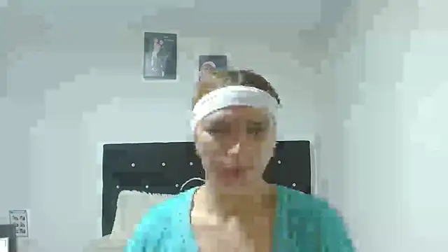 Snapshot of giuliana_andrade chatting on 10/21/25, 01:06 giuliana andrade online show from 10/21/25, 01:06