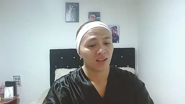 Snapshot of giuliana_andrade chatting on 10/23/25, 12:21 giuliana andrade online show from 10/23/25, 12:21