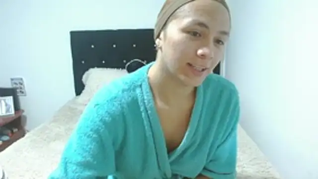 Snapshot of giuliana_andrade chatting on 10/24/25, 12:08 giuliana andrade online show from 10/24/25, 12:08