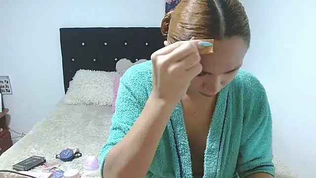 Snapshot of giuliana_andrade chatting on 10/31/25, 11:50 giuliana andrade online show from 10/31/25, 11:50