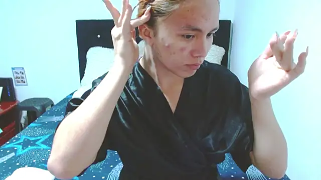 Snapshot of giuliana_andrade chatting on 11/06/25, 12:55 giuliana andrade online show from 11/06/25, 12:55