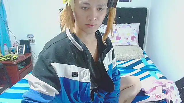 Snapshot of giuliana_andrade chatting on 11/10/25, 11:37 giuliana andrade online show from 11/10/25, 11:37