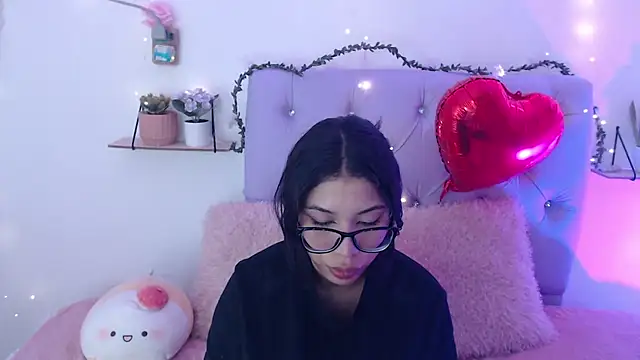 Snapshot of AmberJeong chatting on 02/07/25, 12:31 AmberJeong online show from 02/07/25, 12:31