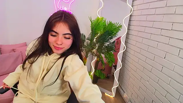 Roxanne tay online show from 12/12/24, 07:37