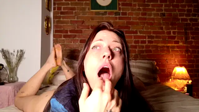 MaeDaybaby online show from 11/26/25, 02:29