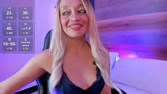 Snapshot of emma_collson chatting on 10/22/25, 03:45 emma collson online show from 10/22/25, 03:45