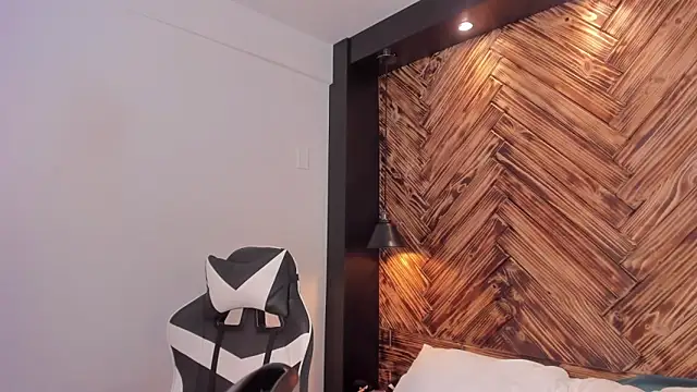 Snapshot of emma_collson chatting on 10/29/25, 11:17 emma collson online show from 10/29/25, 11:17