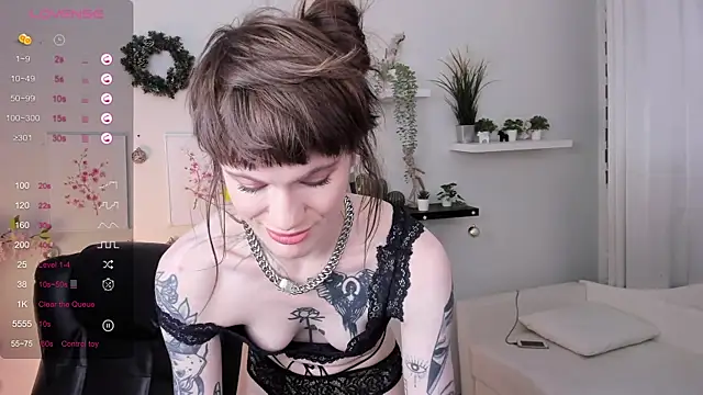 Snapshot of Fog_Foggy_Love chatting on 12/23/24, 04:12 Fog Foggy Love online show from 12/23/24, 04:12