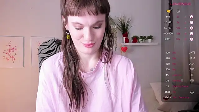 Snapshot of Fog_Foggy_Love chatting on 02/20/25, 03:34 Fog Foggy Love online show from 02/20/25, 03:34