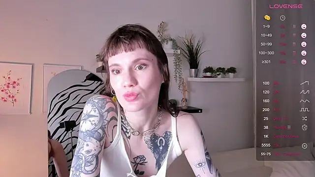 Snapshot of Fog_Foggy_Love chatting on 03/03/25, 12:04 Fog Foggy Love online show from 03/03/25, 12:04